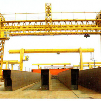 ?？诨荛T式起重機