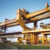 輔助導(dǎo)梁式架橋機，大型桁架式架橋機，還是書強質(zhì)量可靠
