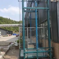 成都升降貨梯現場安裝