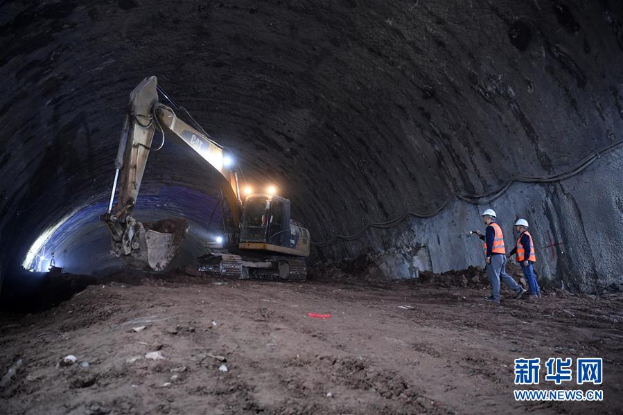 (經濟)(3)重慶首座下穿機場鐵路隧道貫通
