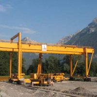 青島起重、起重機械、起重機、MH電動葫蘆門式起重機