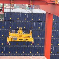 輕型伸縮吊具及偏轉上架